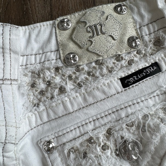 Miss Me Jeans. White, women’s size 27.  Excellent condition! Silver gems. - Picture 11 of 11
